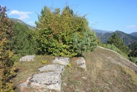 Nekropola sa stećcima i grobovima u Gračanima, historijsko područje